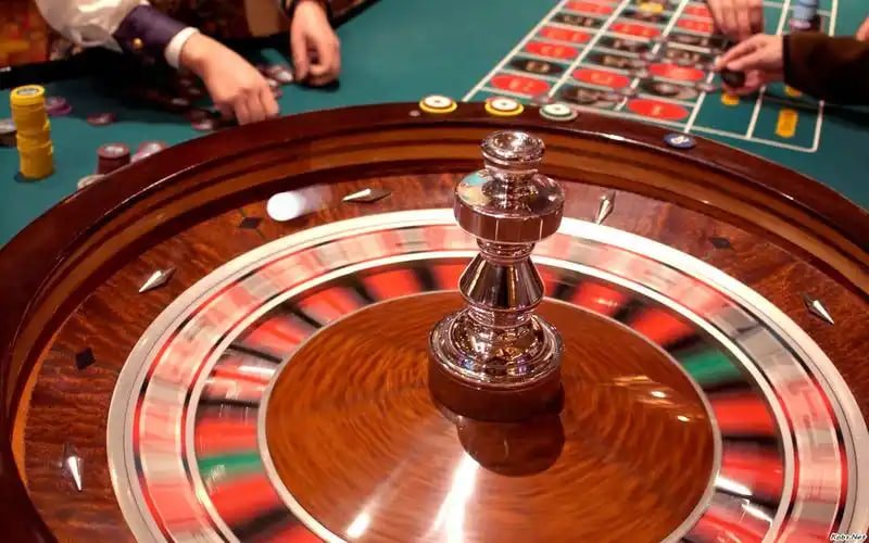 Filipino member using ph 15 platform on a smartphone for mobile sports betting and casino games